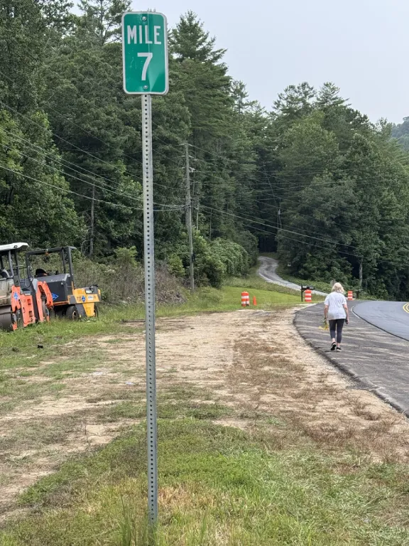 The grass and gravel parking area at mile marker 7 on Highway 76